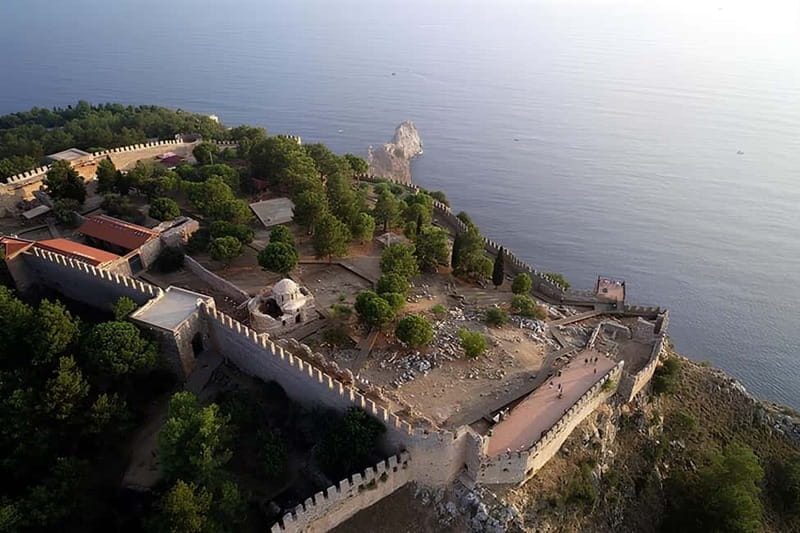 Alanya: Castle Tour with Damlatas Cave & Cable Car Options - The cable car ride up toward the castle