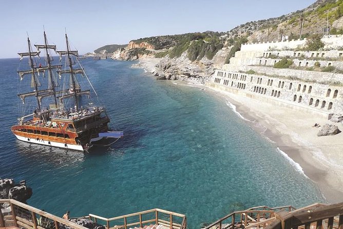 Alanya Catamaran Boat Trip incl. Lunch and drinks - Setting out from Alanya harbour