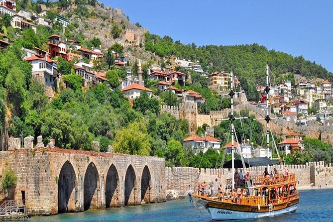 Alanya City Tour From Side With Boat Trip And Lunch - Lunch under the pergolas at Dim River