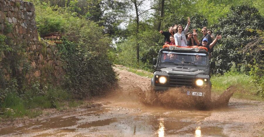 Alanya: Dim River, Dim Cave, and Kestel Jeep Tour with Lunch - Cooling off beside the Dim River