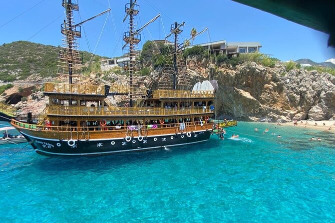 Alanya Grand Pirate Boat Tour with Lunch, Soft Drinks & Transfer - Lunch at Kleopatra Beach