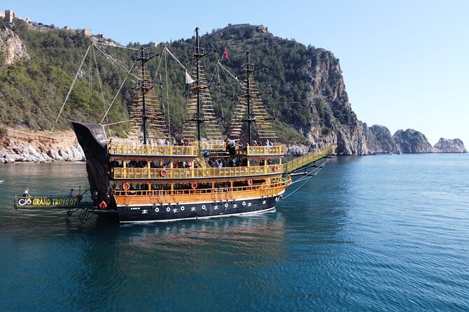 Alanya Grand Pirate Boat Tour with Lunch, Soft Drinks & Transfer - The foam party and animation show