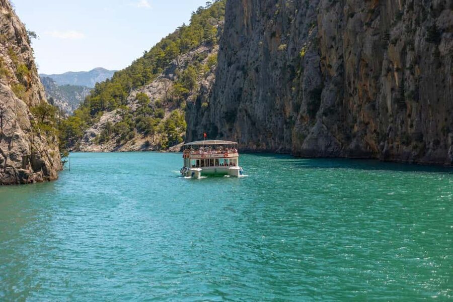 Alanya: Green Canyon Boat Tour with Lunch & Soft Drinks - Bridges and history along the route