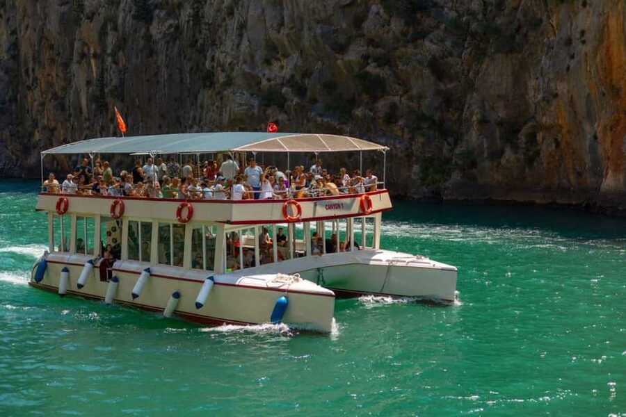 Alanya: Green Canyon Boat Tour with Lunch & Soft Drinks - Green Canyon by boat, with quiet views