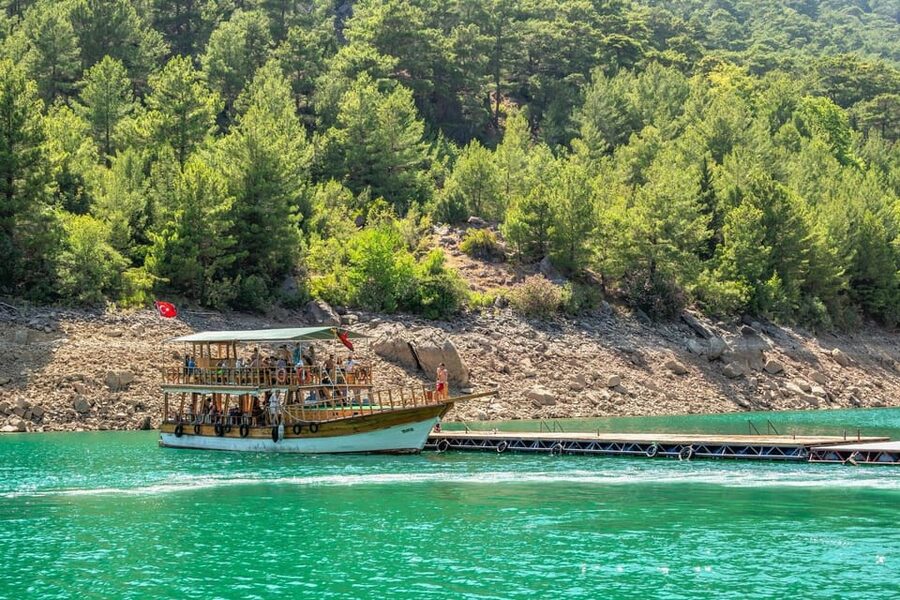 Alanya: Green Canyon Boat Trip with Lunch and Hotel Pickup - The guide and language question