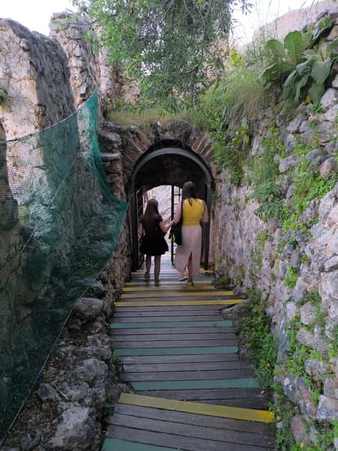 Alanya: Half Day City And Cable Car Tour To Castle And Cave - Guides, transport, and the human side of the tour