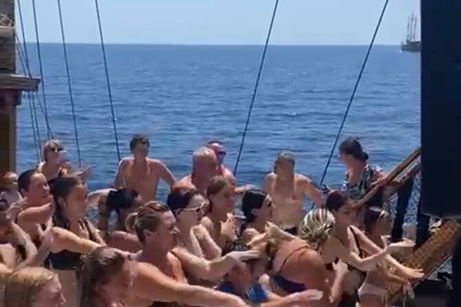 Alanya King of Vikingen All Inclusive Boat Tour - Crew, atmosphere, and service standards