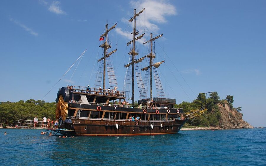 Alanya: Pirate Boat Tour with Unlimited Soft Drinks & Lunch - Key points at a glance