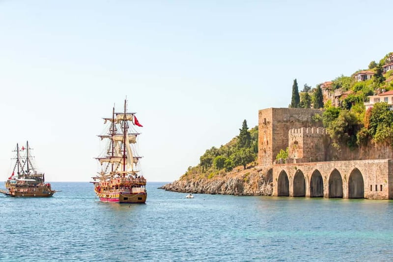 Alanya: Pirate Boat Trip with Lunch and Drinks - Music, dancing, and the foam party