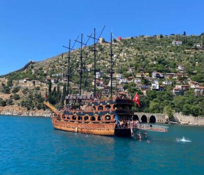 Pirate Boat with Lunch and Unlimited Drinks