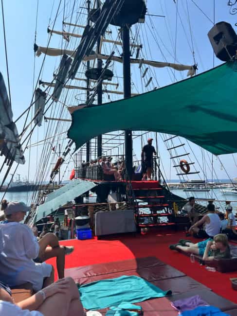 Alanya: Pirate Boat with Lunch and Unlimited Drinks - Space to relax between the busy parts