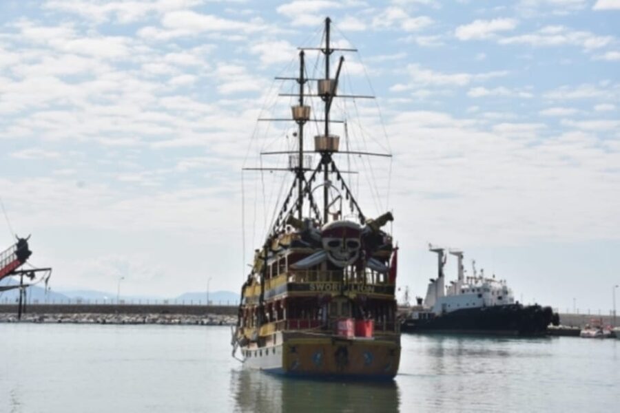Alanya: Pirate Ship Cruise with Food and Swimming Stops - Who Will Enjoy This Cruise Most