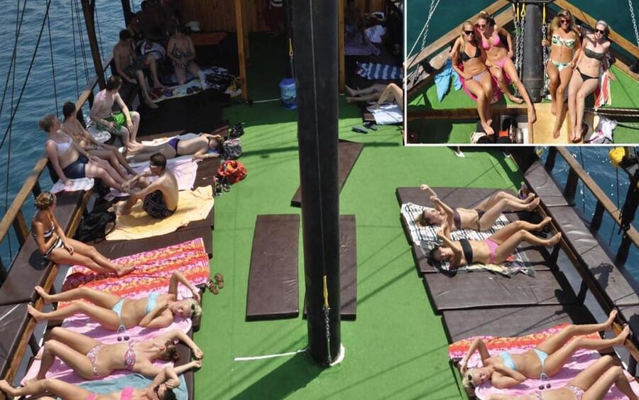 Alanya: Pirates of Alanya Boat Tour with Lunch and Drinks - The parrot photos and other onboard extras