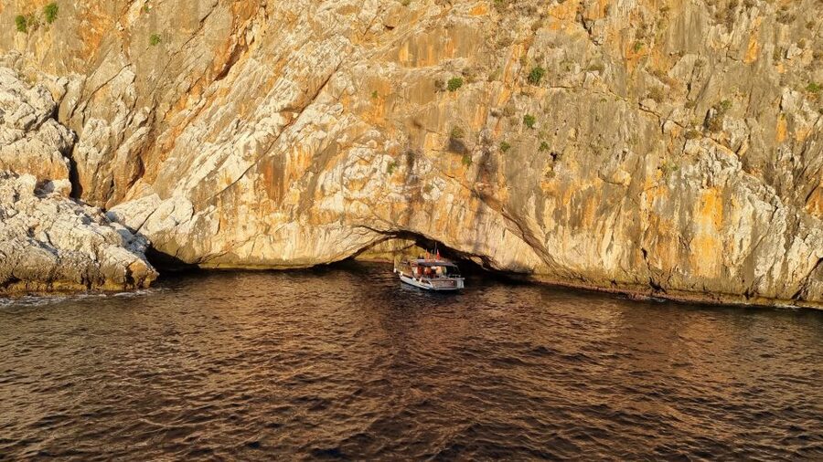 Alanya: Relax Boat Trip With Lunch & Swimming - A quiet alternative to Alanya’s party boats