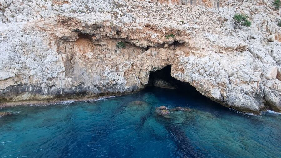 Alanya: Relax Boat Trip With Lunch & Swimming - Sea caves beneath Alanya Castle