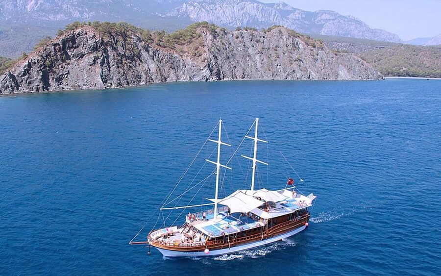 Alanya Relaxing Family Boat Tour Without Foam And Loud Music - Key points at a glance