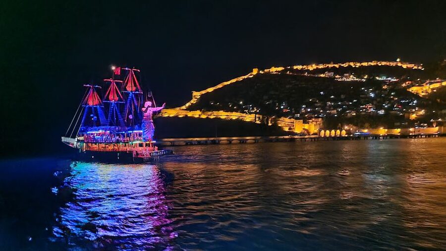 Alanya: Sunset Cruise with Dinner - Pirates, Lovers, and Phosphorus Caves