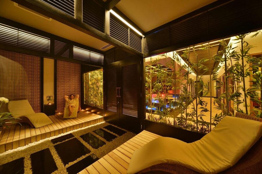 Alanya: Turkish Bath with Foam and Aromatherapy Massages - Heat first: the hot-air room