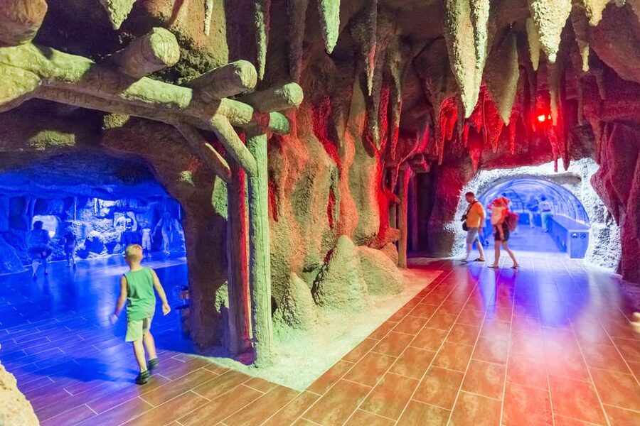 Antalya: Aquarium and Wax Museum Entry Ticket - Sharks, eels, crocodiles, and smaller surprises