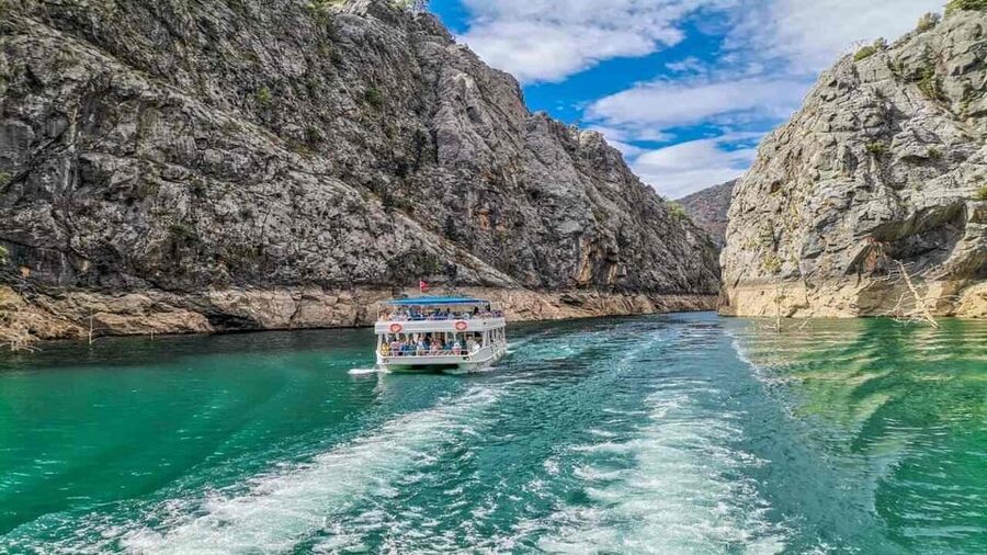 Antalya: Green Canyon Boat Trip with Lunch & Soft Drinks - Cruising through the Green Canyon