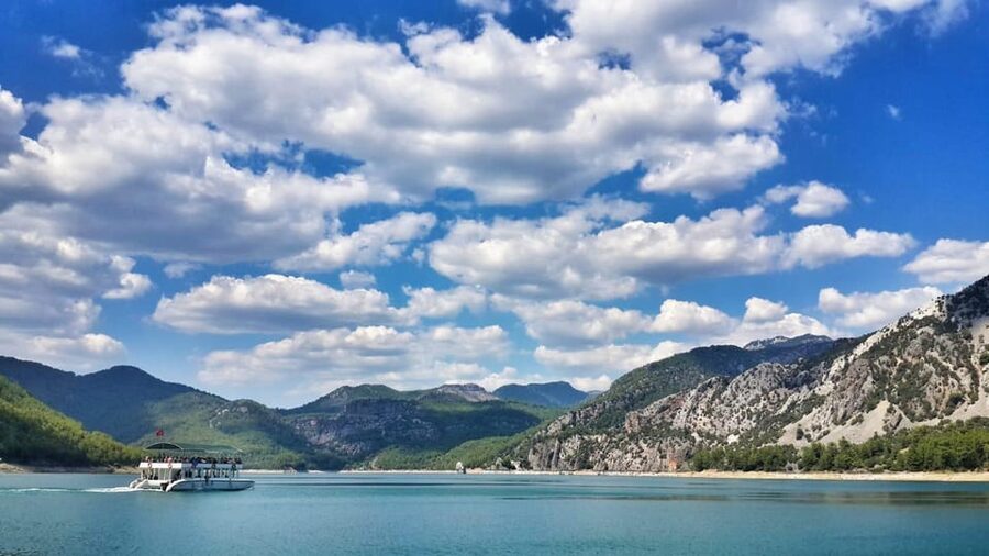 Antalya: Green Canyon Boat Trip with Lunch & Soft Drinks - Lakeside lunch at Oymapinar