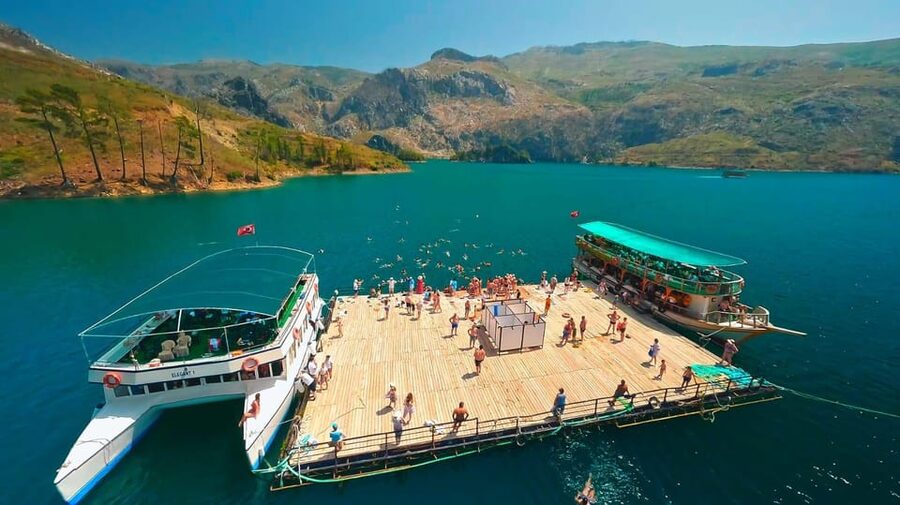 Antalya: Green Canyon Boat Trip with Lunch & Soft Drinks - The textile outlet on the return journey