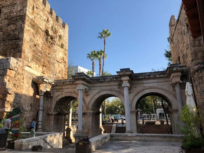 Antalya: Old Town Walking Tour with Dessert Tasting - What the three hours feel like