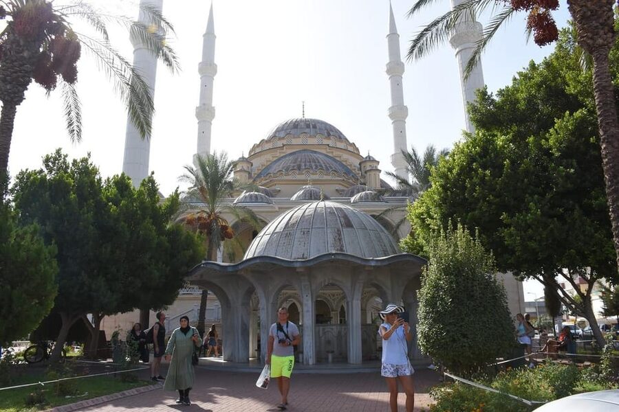 City of Side: Cabrio Bus & Green Lake Boat Tour with Lunch - The optional zoo stop needs thought