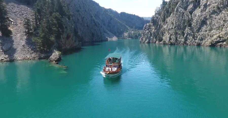 From Alanya: Green Canyon Day Trip with Lunch and Boat Ride - Guides, commentary, and group atmosphere