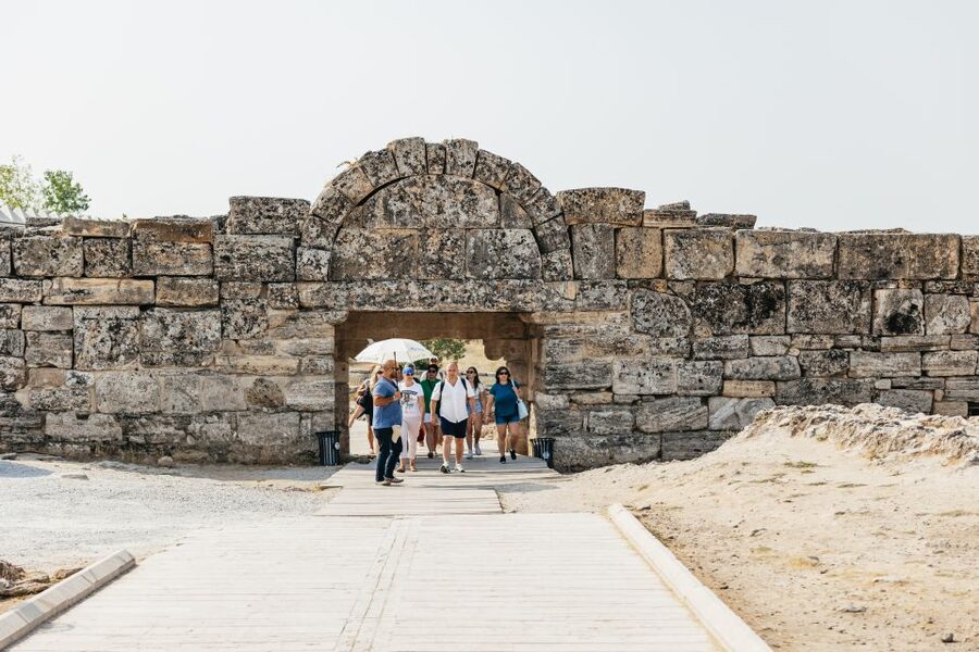 From Antalya/Kemer: Pamukkale and Hierapolis Tour with Lunch - Lunch and the commercial stops