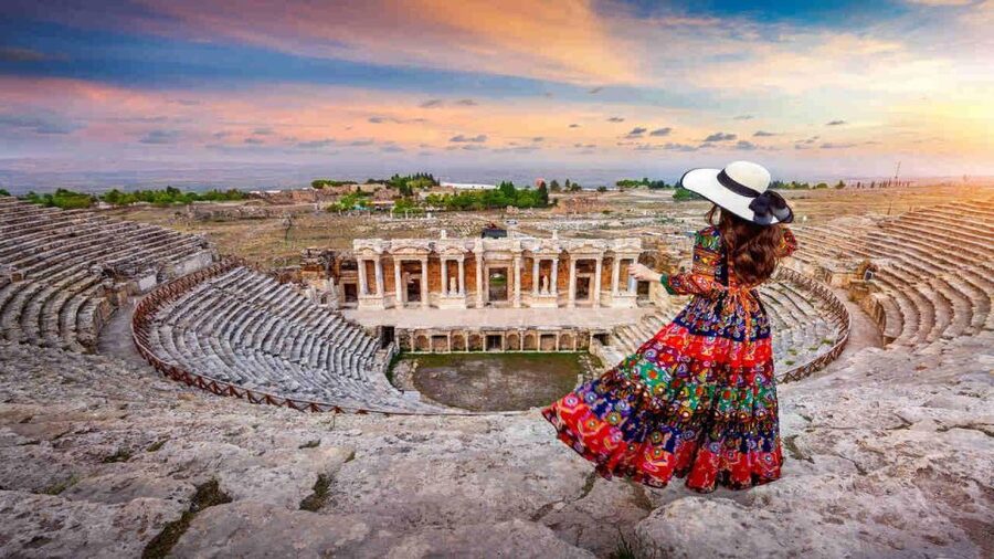From Antalya/Kemer: Pamukkale Tour with Lunch and Transfers - Walking onto Pamukkale’s white terraces