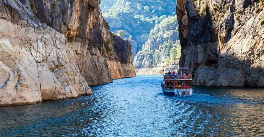 Green Canyon: Boot Tour with Lunch, Soft Drinks, & Transfer - Swimming from an artificial island