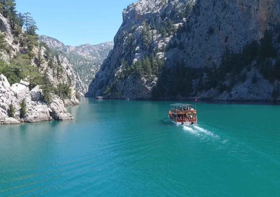 Green Canyon: Boot Tour with Lunch, Soft Drinks, & Transfer - Fishing in a quiet mountain setting