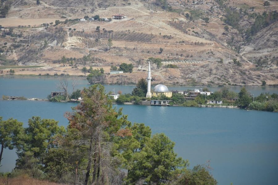 Manavgat: Guided Aqueduct, Waterfall & Green Lake Tour - Green Lake boat ride and lunch beside the water