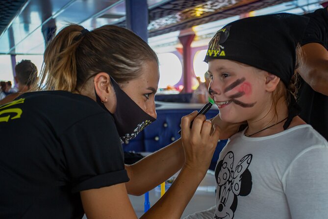 Pirate Adventure Cruise incl. Lunch from Side - Lunch on a budget boat