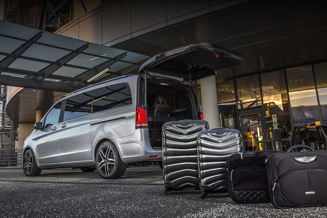 Private Antalya Airport Transfer Service - Luggage, children, and the baby-seat detail