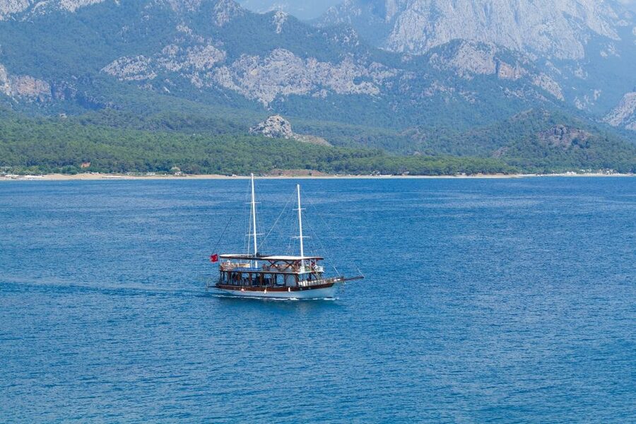 Relaxing Boat Trip with Lunch and Drinks - Who Will Enjoy This Day Most