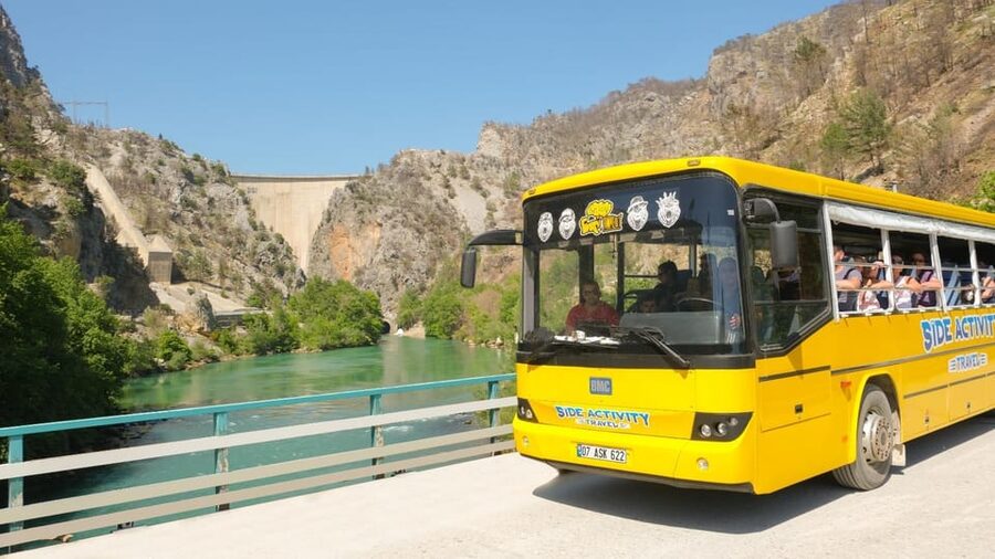 Side: Cabrio Bus and Boat Day Trip at the Green Lake - The mosque and a glimpse of local life