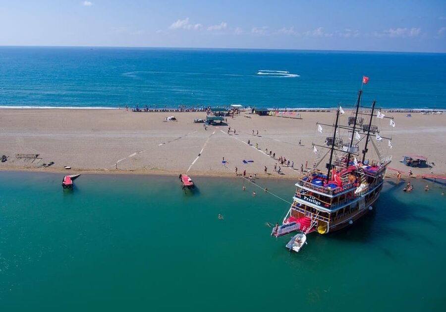Side: Dolphin Island Boat Trip with Lunch & Unlimited Drinks - Who should book this boat trip?