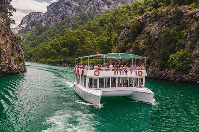Side Green Canyon Boat Trip With Unlimited Drinks And Lunch - Boarding the Boat for the 14-Kilometer Cruise