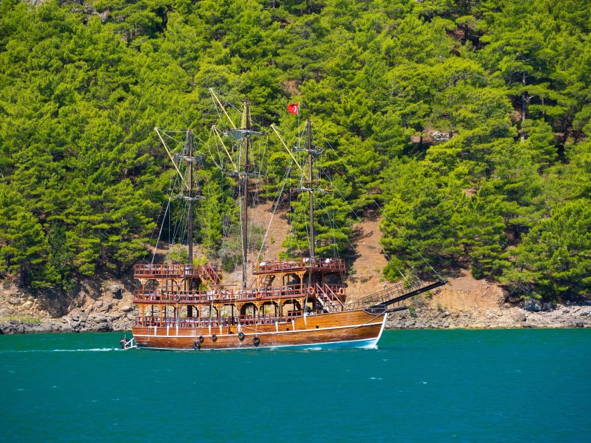 Side: Green Canyon Jeep and Boat Tour with Lunch - Green Lake by boat and in the water