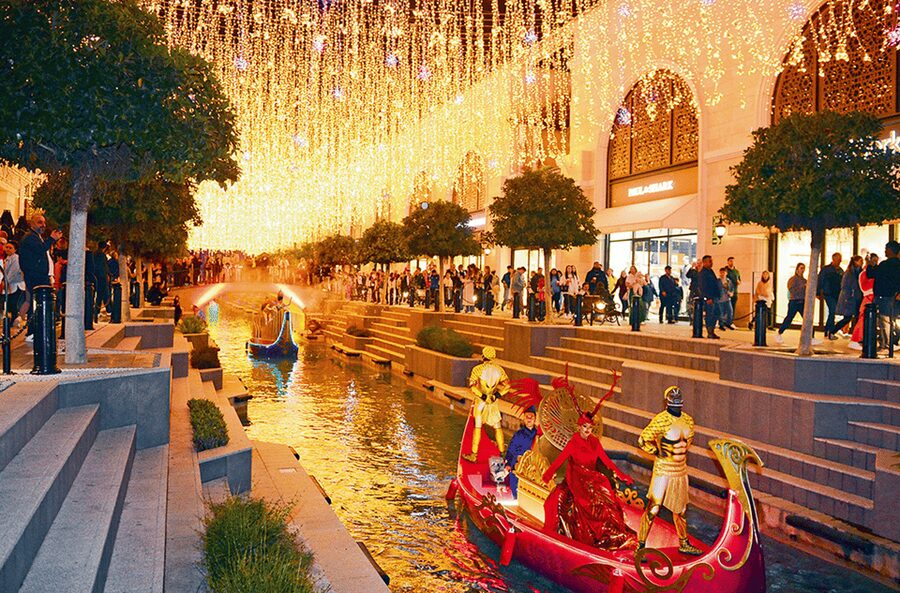 Side: Land of Legends Bus Transfers and Boat Parade - Key points to know before booking